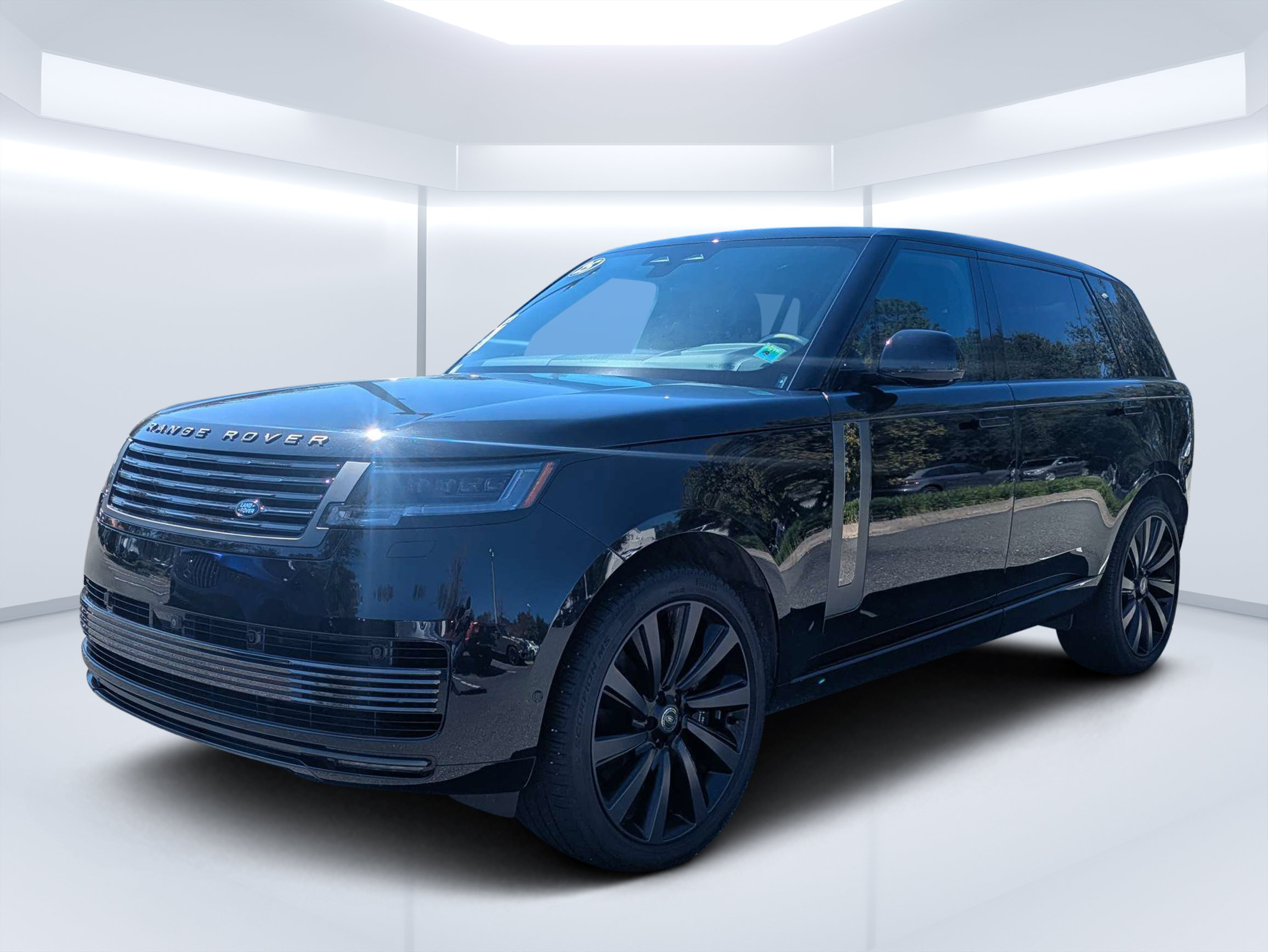 Used 2025 Land Rover Range Rover SV AWD/4WD image 7