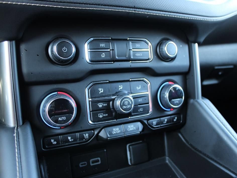 Used 2023 Chevrolet Tahoe Premier AWD/4WD image 34