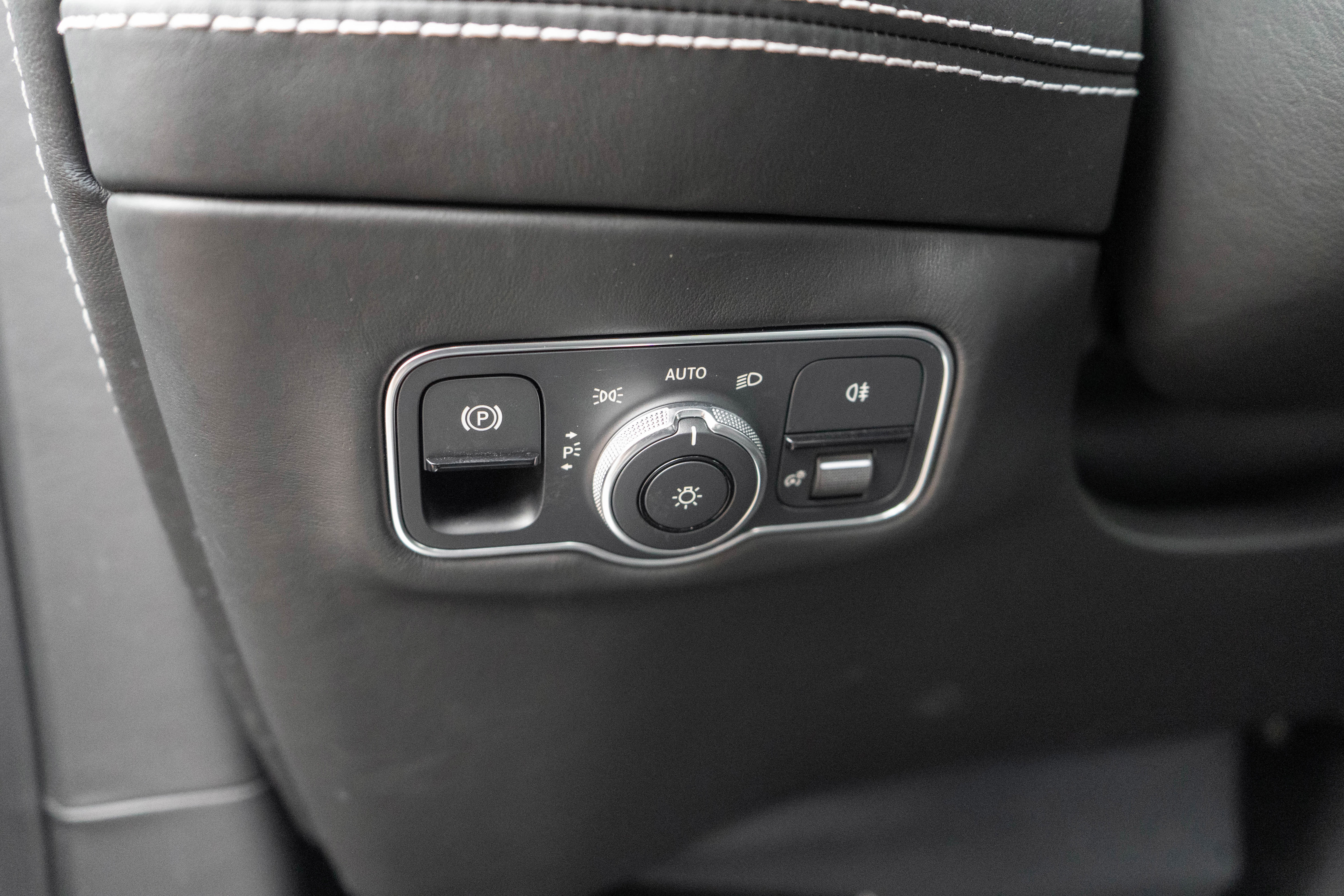 Used 2021 Aston Martin DBX image 18