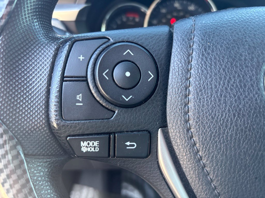 Used 2015 Toyota Corolla LE FWD image 17