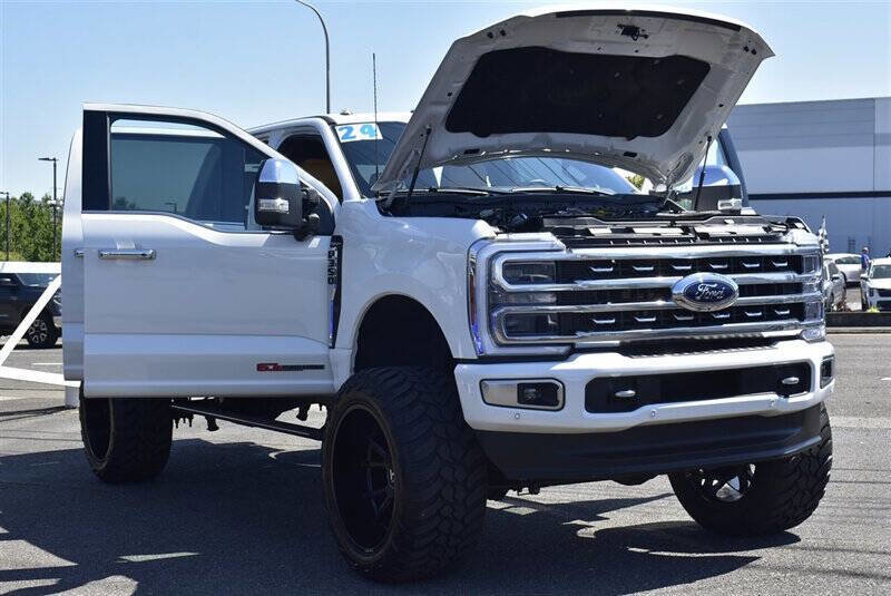 Used 2024 Ford F350 Platinum image 37