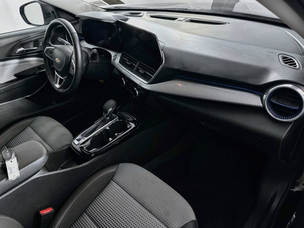 Used 2025 Chevrolet Trax LT w/ LT Convenience Package FWD image 30