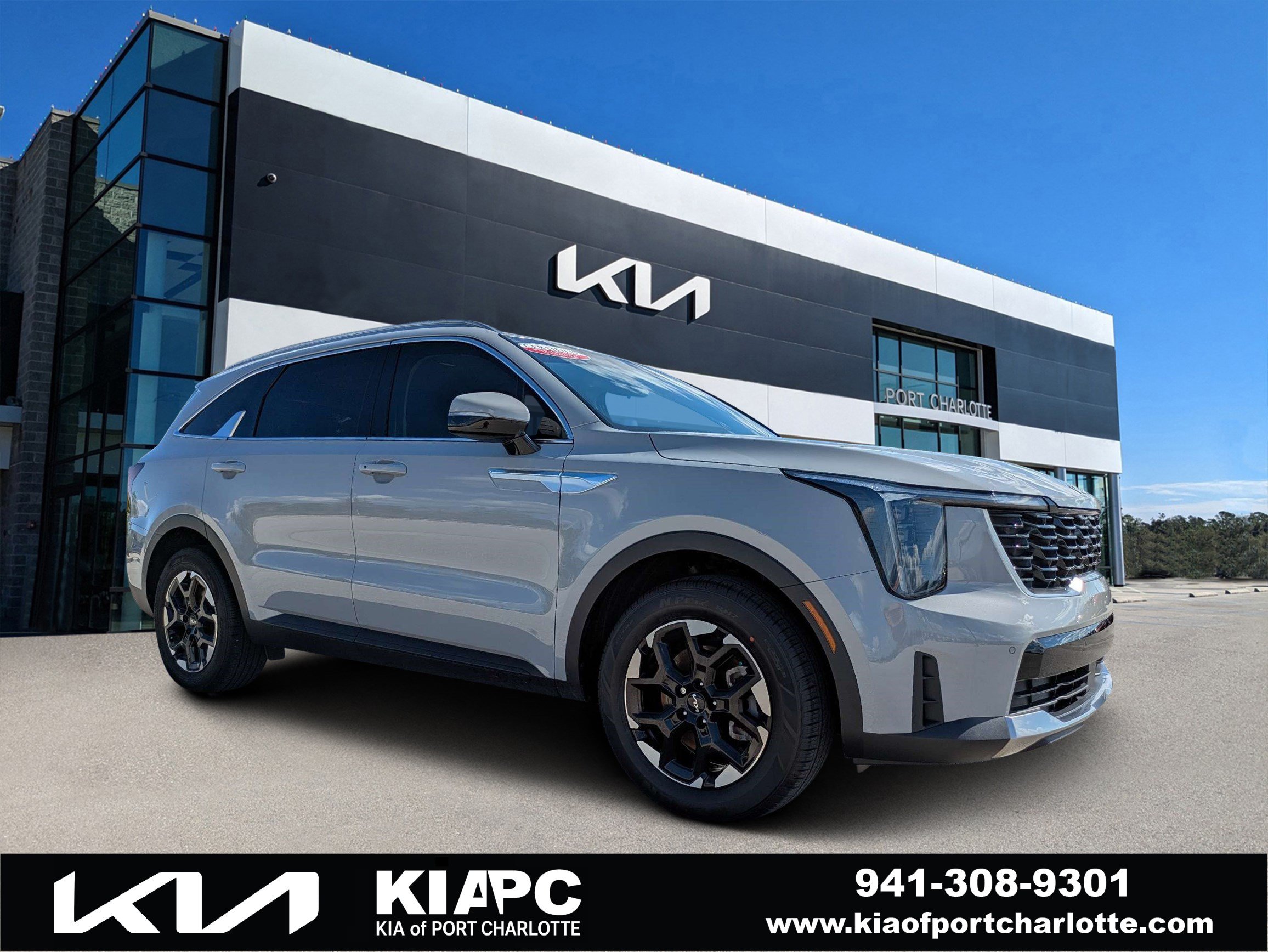 Used 2025 Kia Sorento S FWD image 1