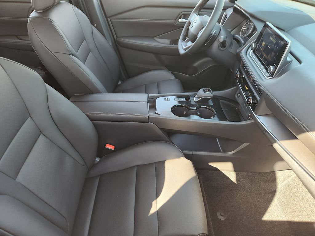 New 2026 Nissan Rogue Dark Armor FWD image 10