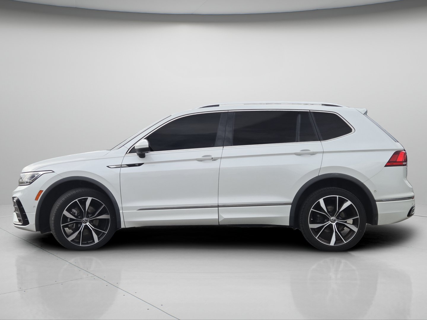 Used 2022 Volkswagen Tiguan SEL R-Line AWD/4WD image 22