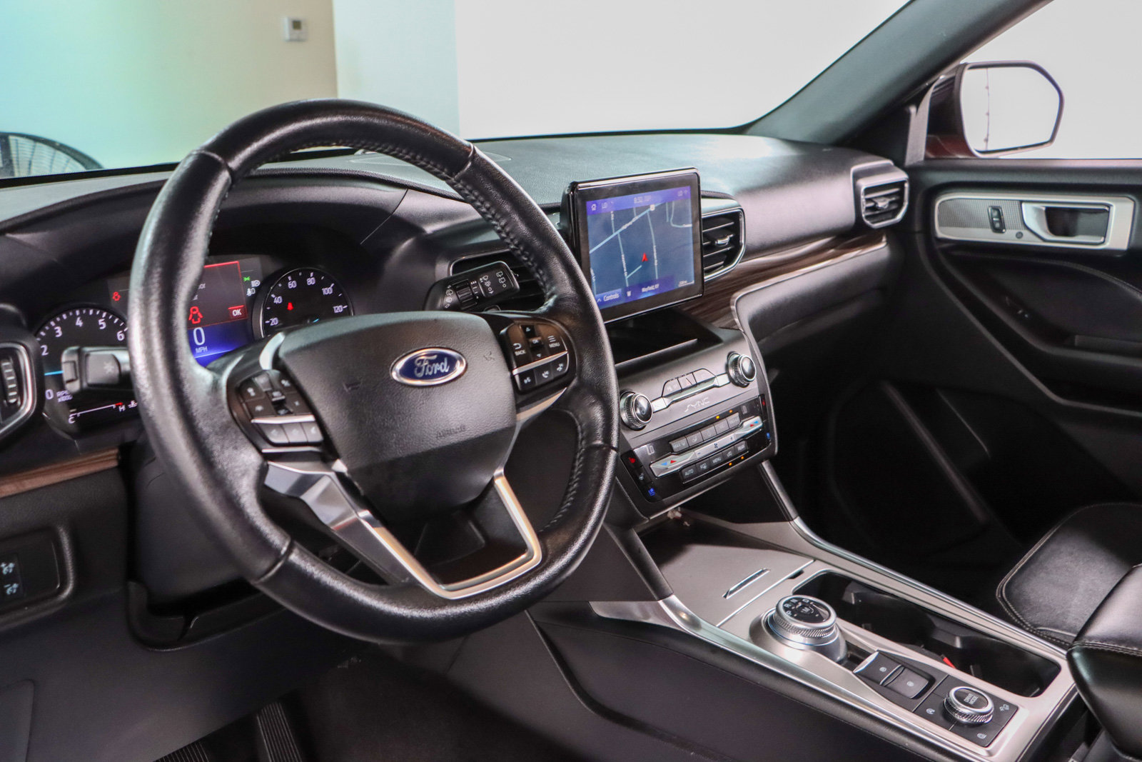 Used 2020 Ford Explorer Limited w/ Class III Trailer Tow Package image 22