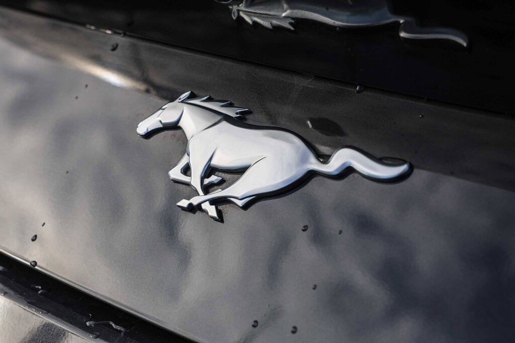 Used 2024 Ford Mustang Convertible image 25