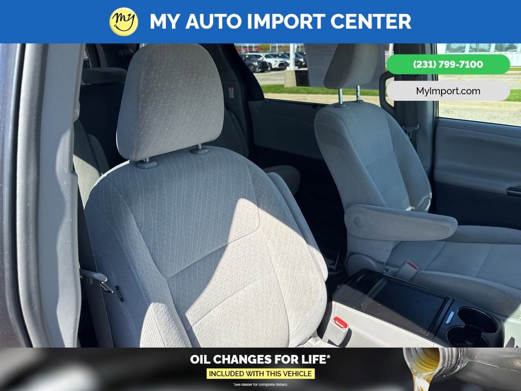 Used 2019 Toyota Sienna LE image 30