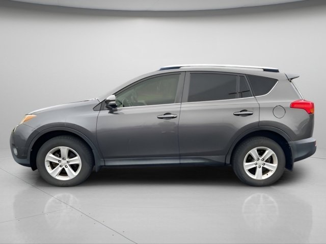 Used 2013 Toyota RAV4 XLE image 2