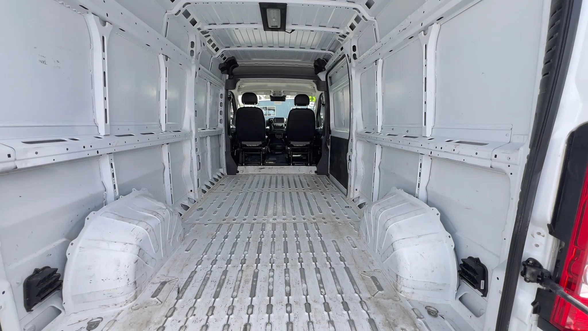 Used 2025 RAM ProMaster 2500 w/ Convenience Group FWD image 14
