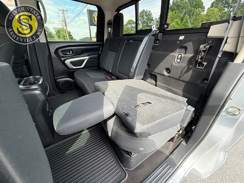 Used 2019 Nissan Titan SV w/ SV Convenience Package AWD/4WD image 15
