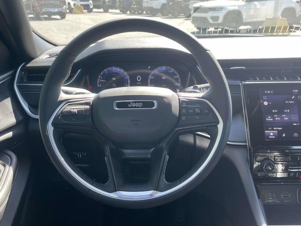 Certified 2025 Jeep Grand Cherokee L Altitude image 25