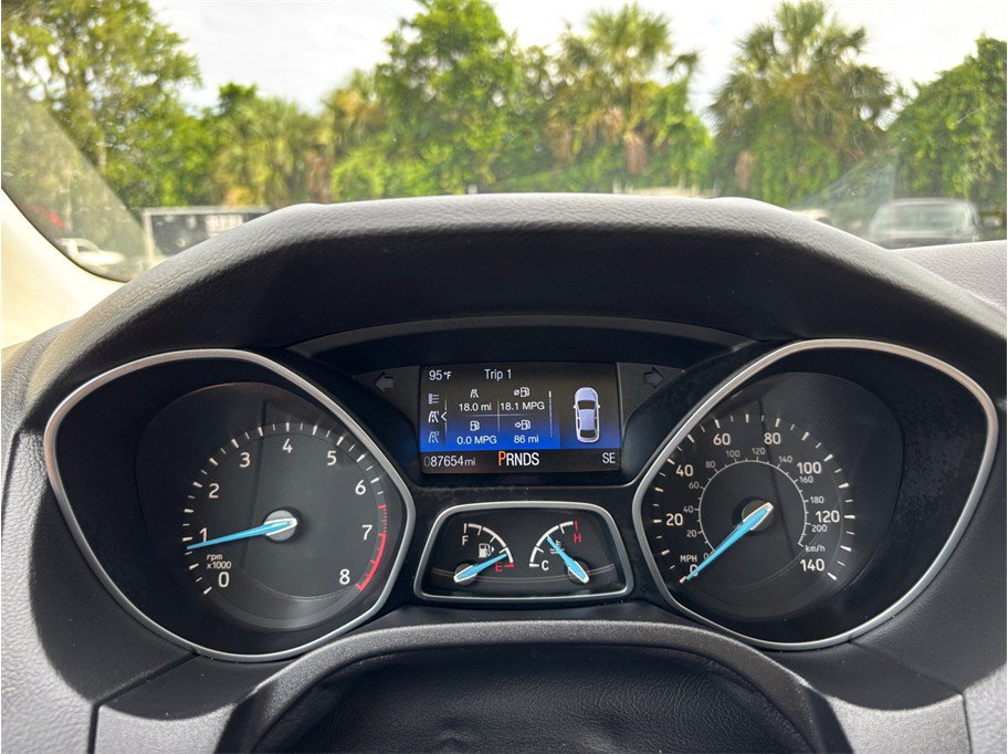 Used 2015 Ford Focus Titanium FWD image 21