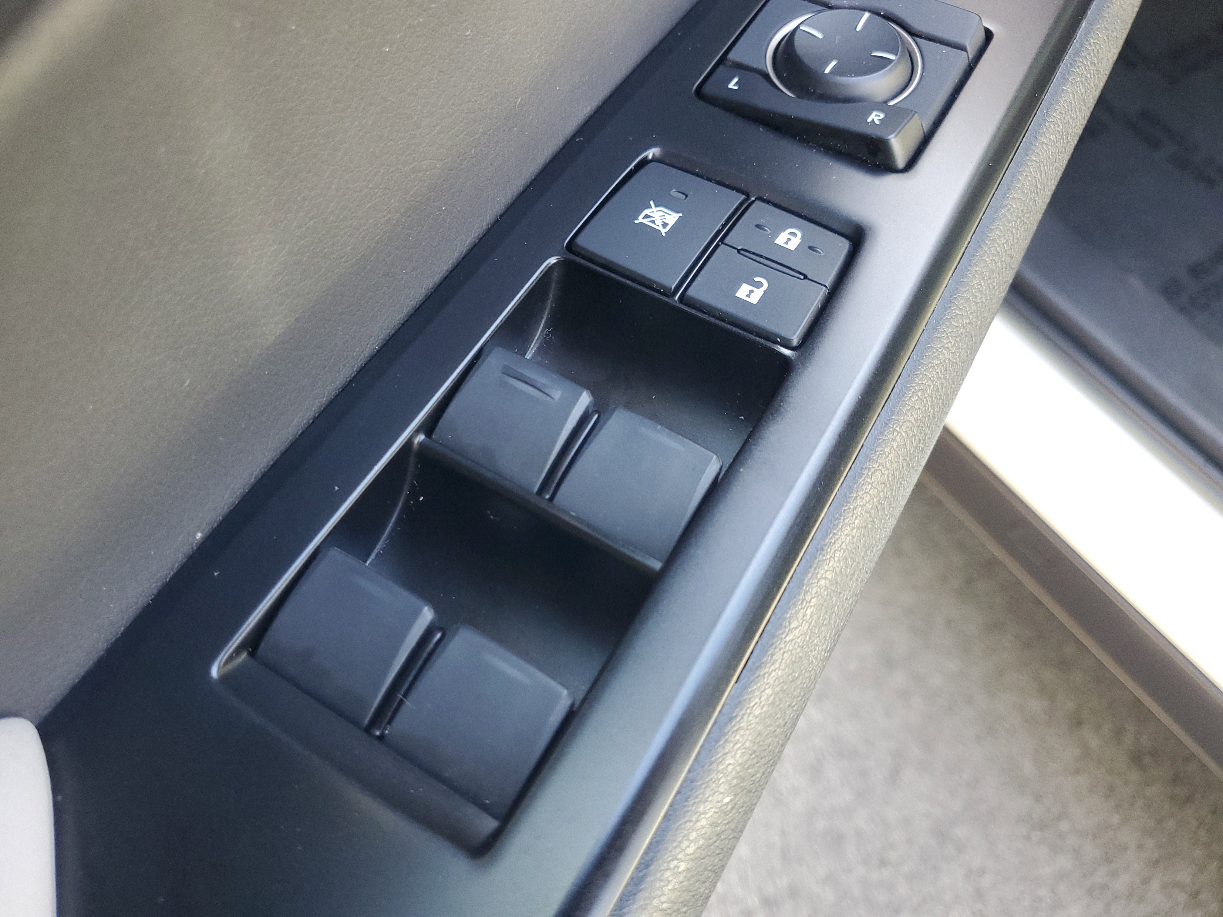 Used 2022 Lexus UX 200 image 18