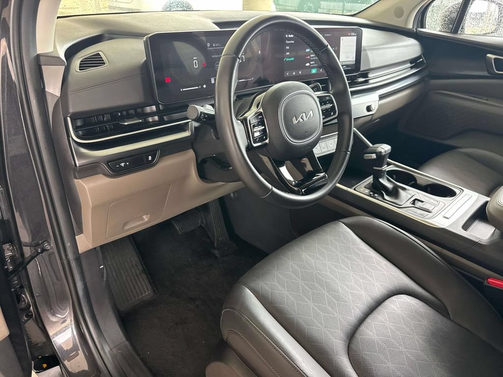 Used 2026 Kia Carnival FWD image 17
