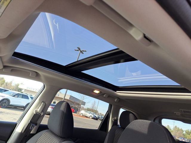 Used 2017 Nissan Rogue SV w/ Sun & Sound Touring Package image 7