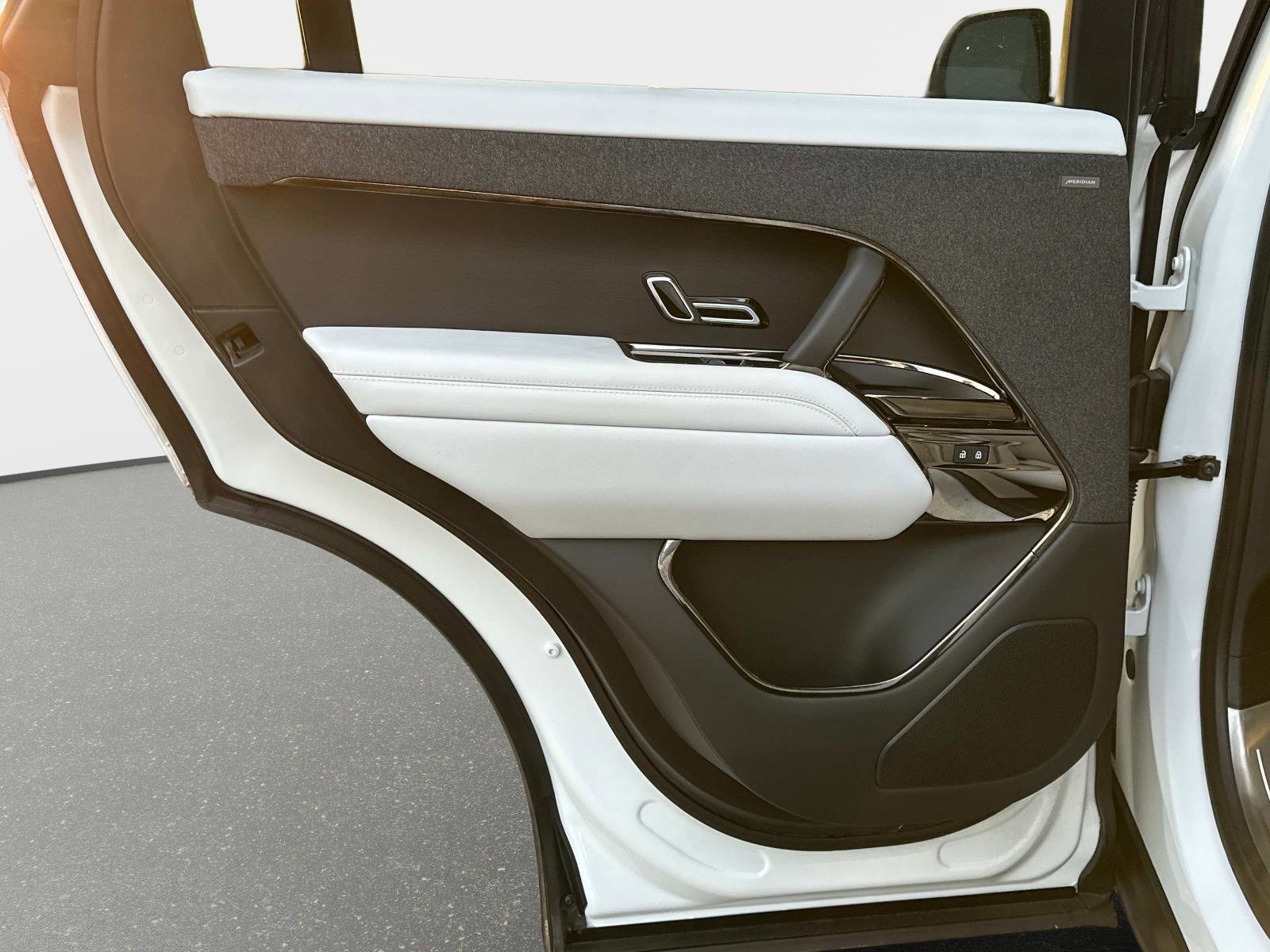 Used 2024 Land Rover Range Rover Sport SE image 13