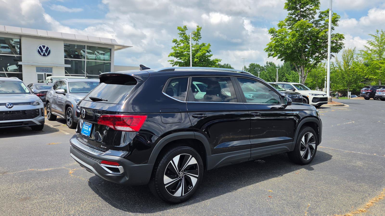 Certified 2024 Volkswagen Taos SE AWD/4WD image 4