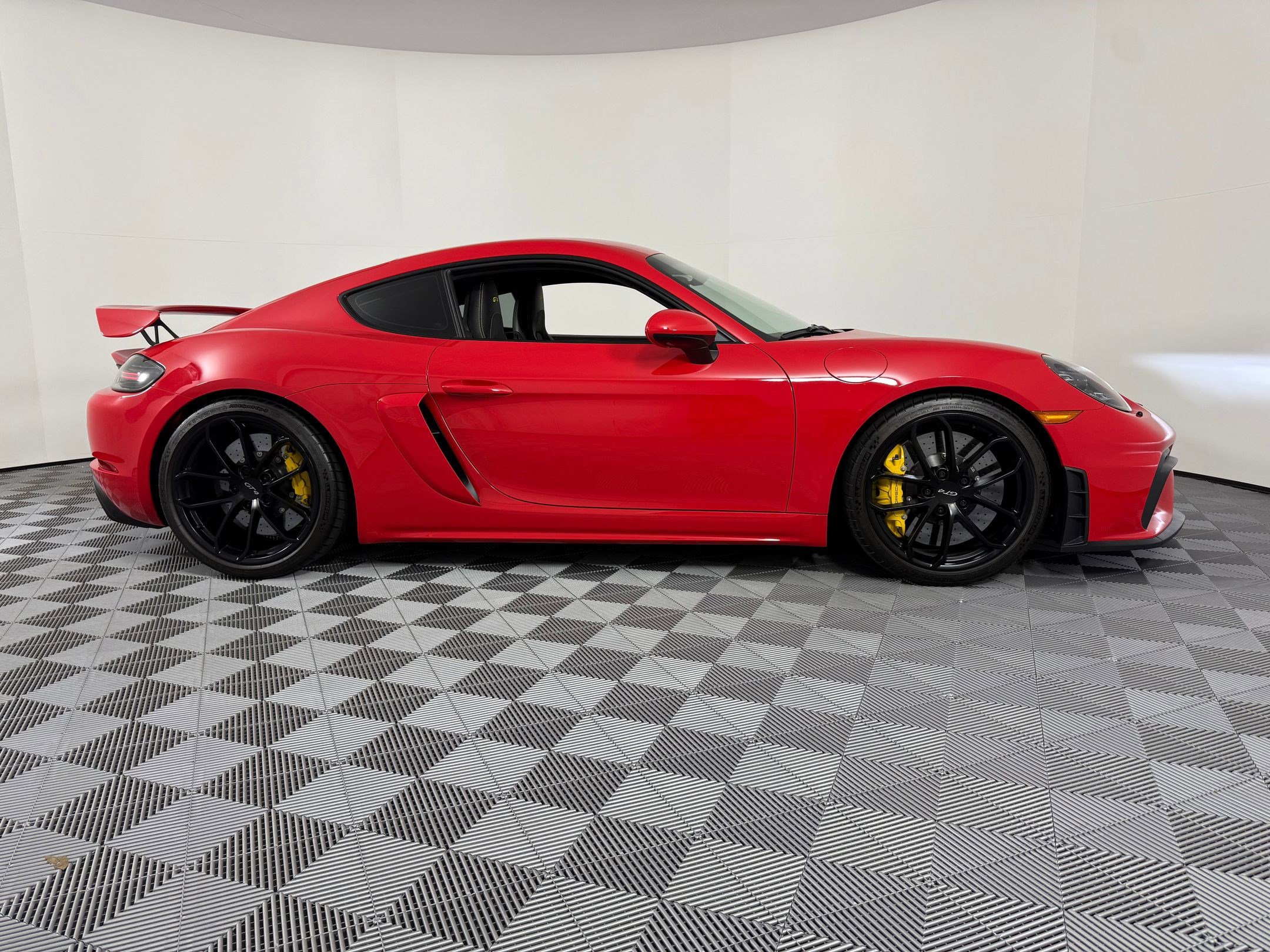 Certified 2022 Porsche 718 Cayman GT4 image 8