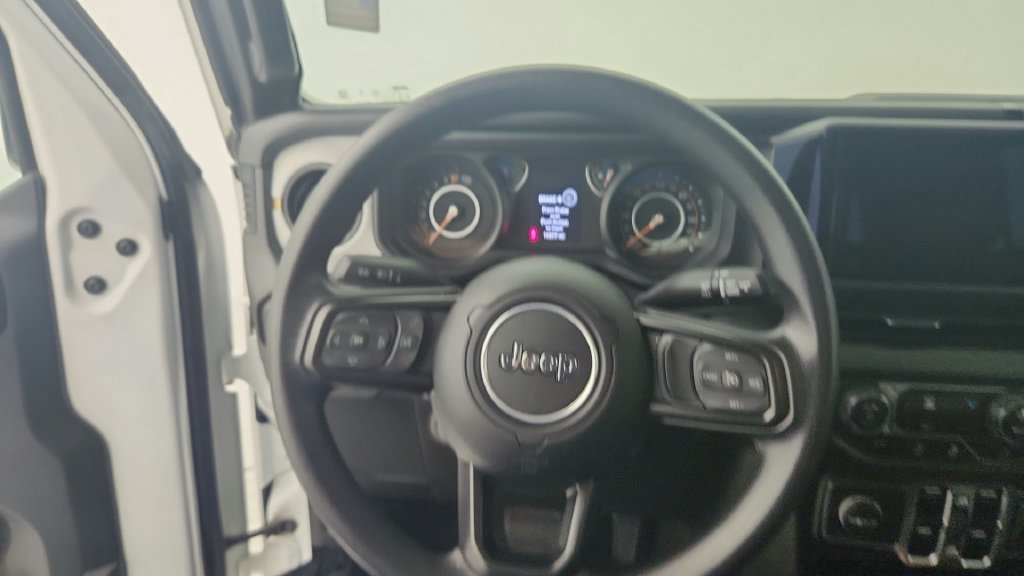 Used 2025 Jeep Gladiator Sport AWD/4WD image 18