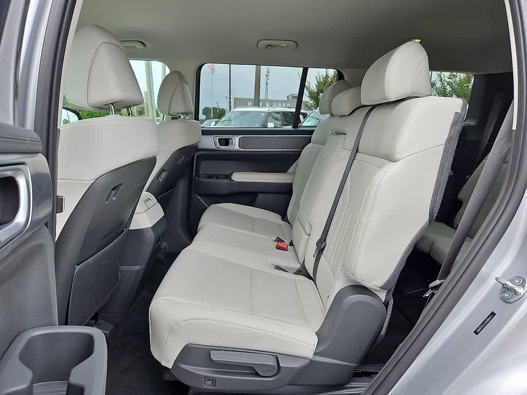 Used 2025 Hyundai Santa Fe SEL AWD/4WD image 9