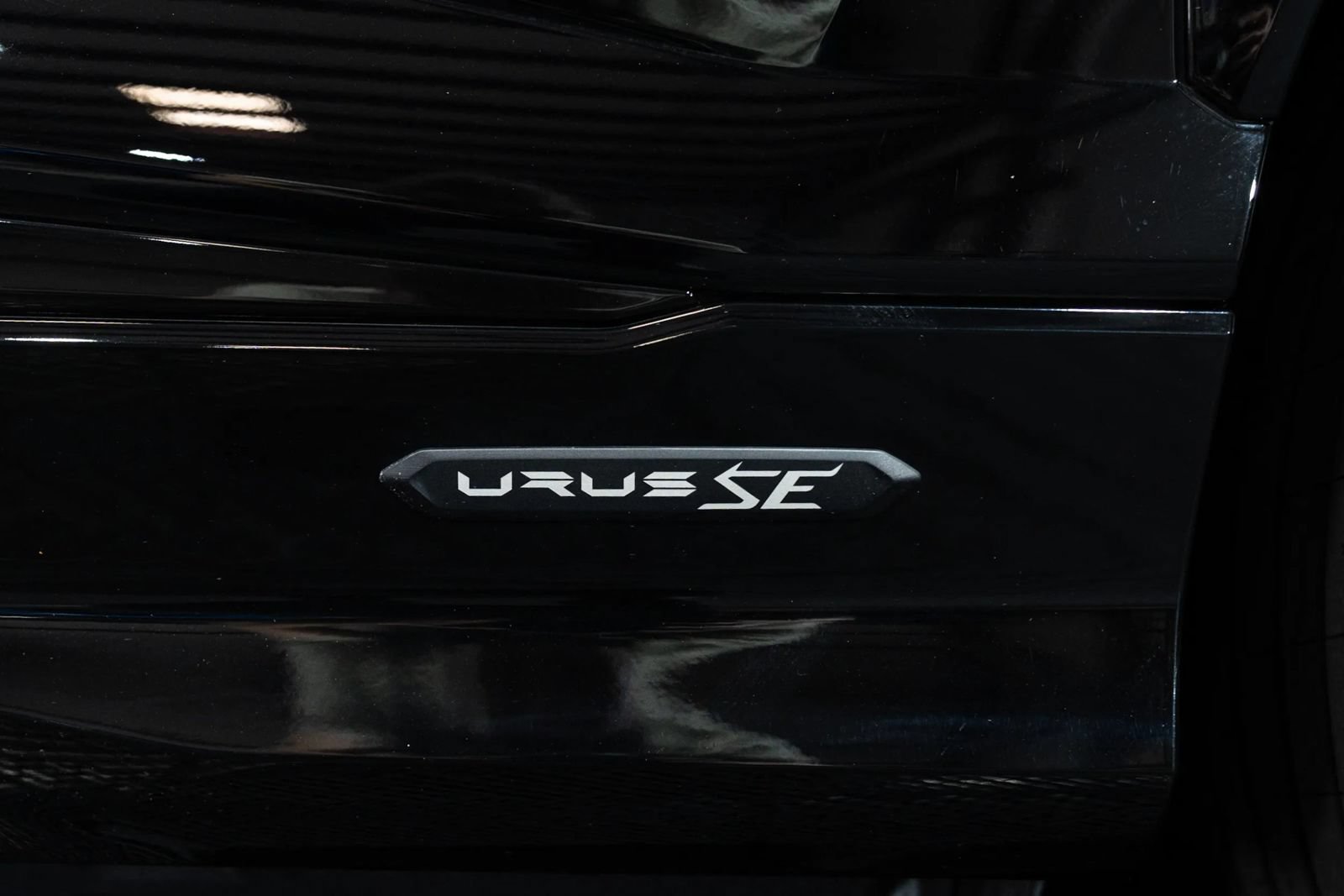 Used 2025 Lamborghini Urus SE AWD/4WD image 8