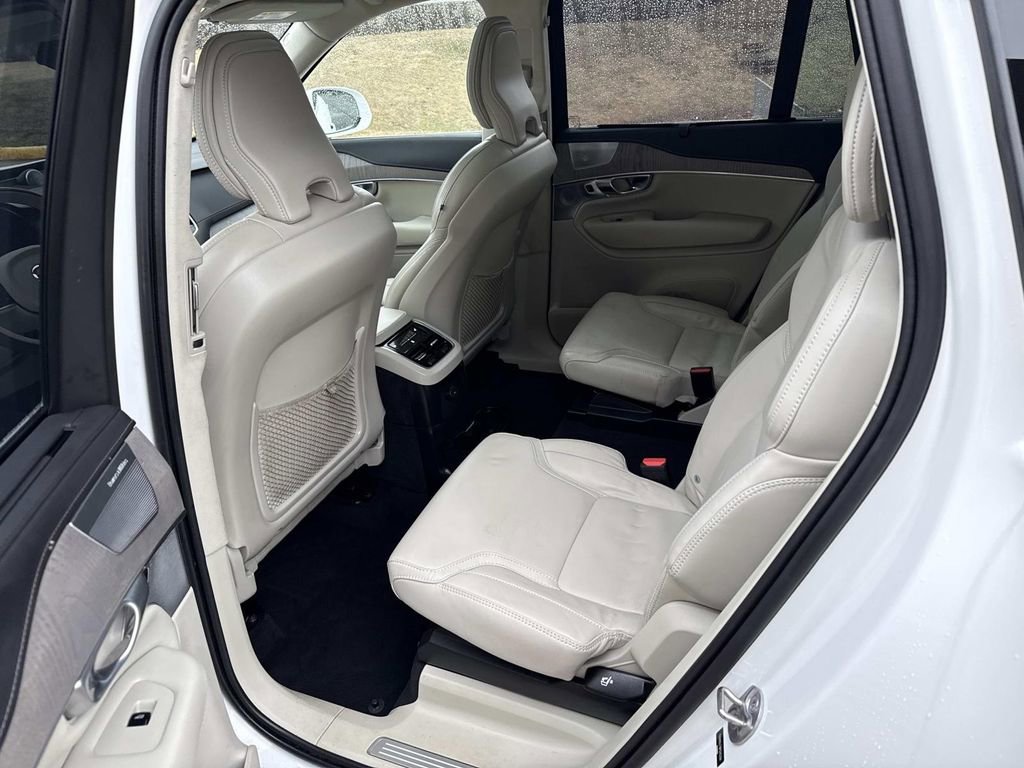 Used 2024 Volvo XC90 T8 Ultimate w/ Lounge Package image 18