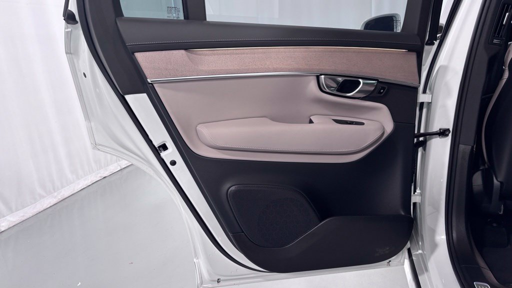 Certified 2026 Volvo XC90 B6 Plus AWD/4WD image 23