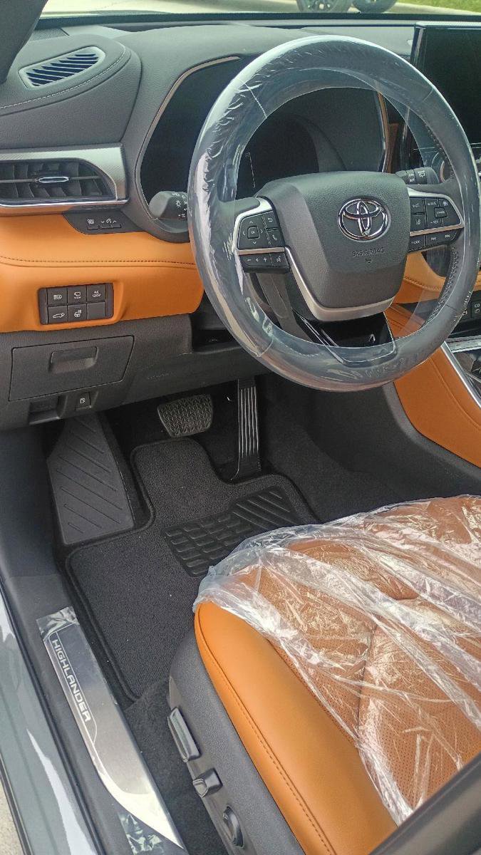 New 2026 Toyota Highlander Platinum AWD/4WD image 11