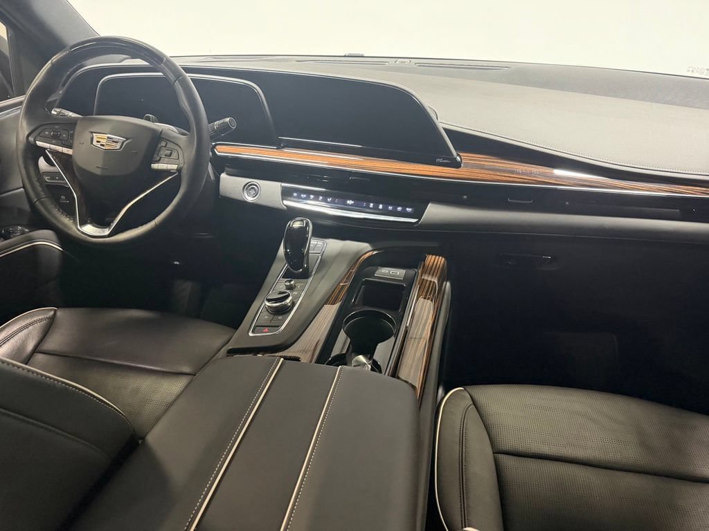 Used 2024 Cadillac Escalade Premium Luxury AWD/4WD image 28