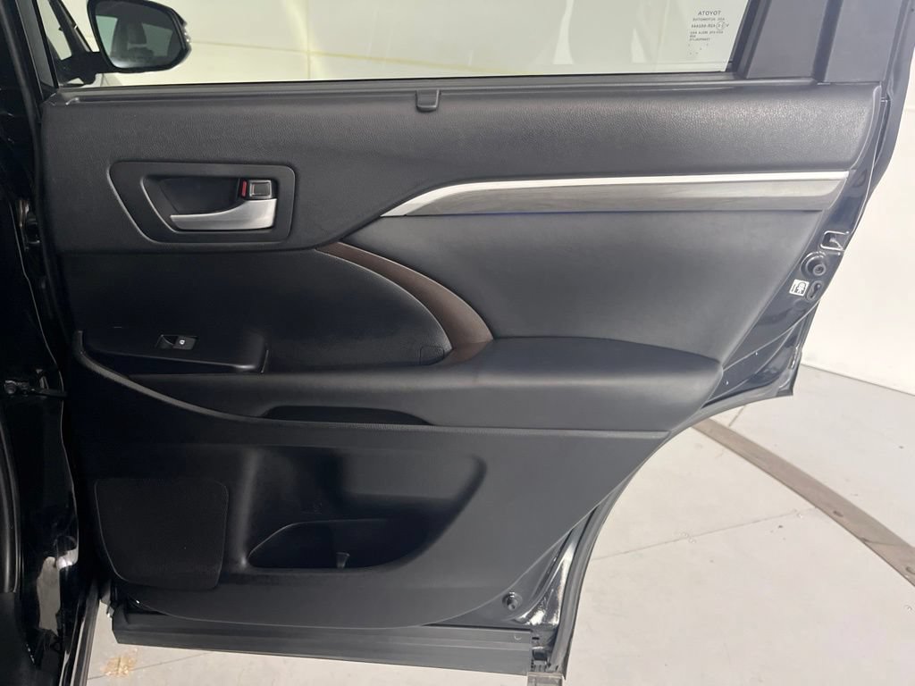 Used 2019 Toyota Highlander Limited AWD/4WD image 29