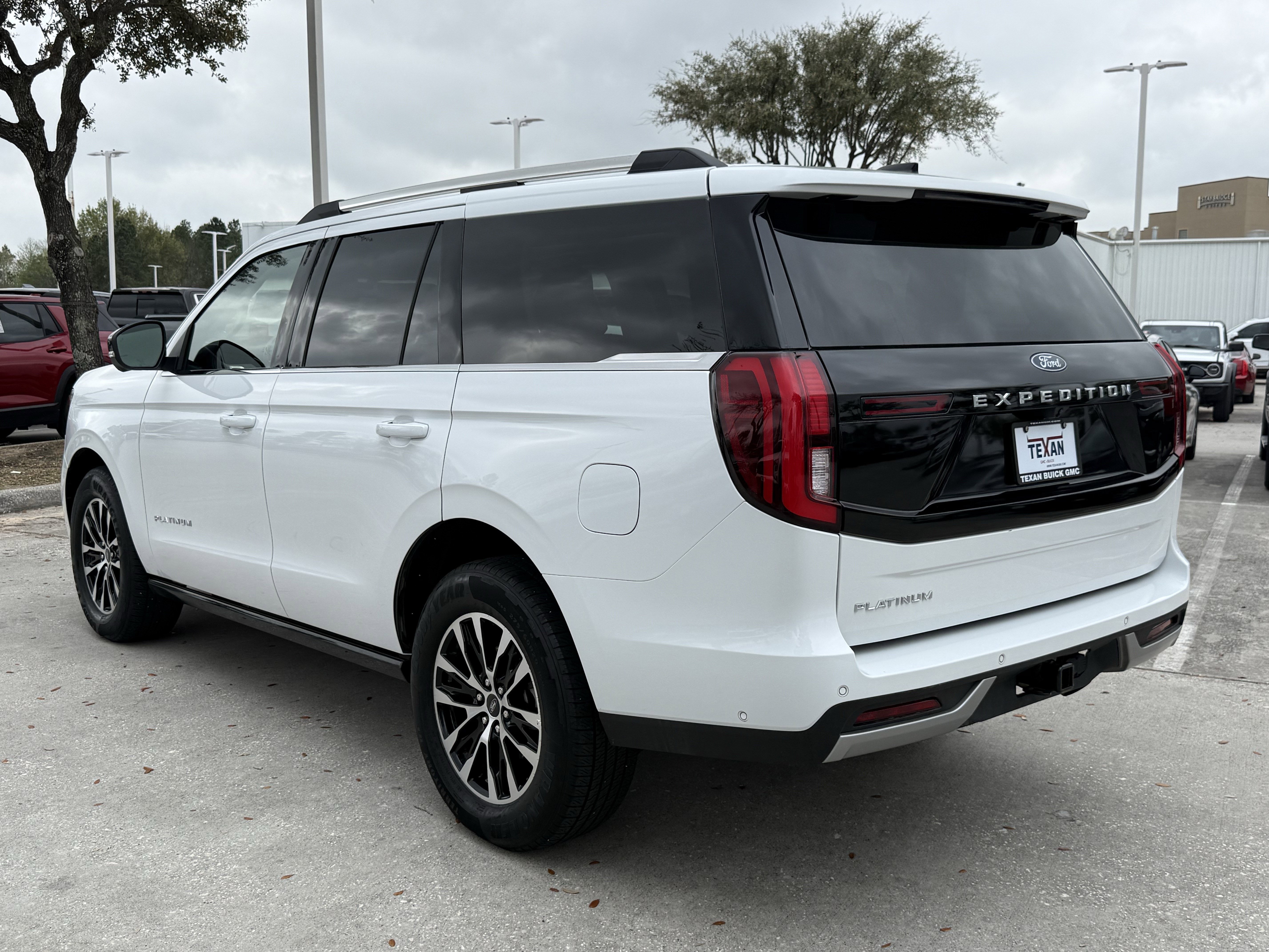Used 2025 Ford Expedition Platinum image 7