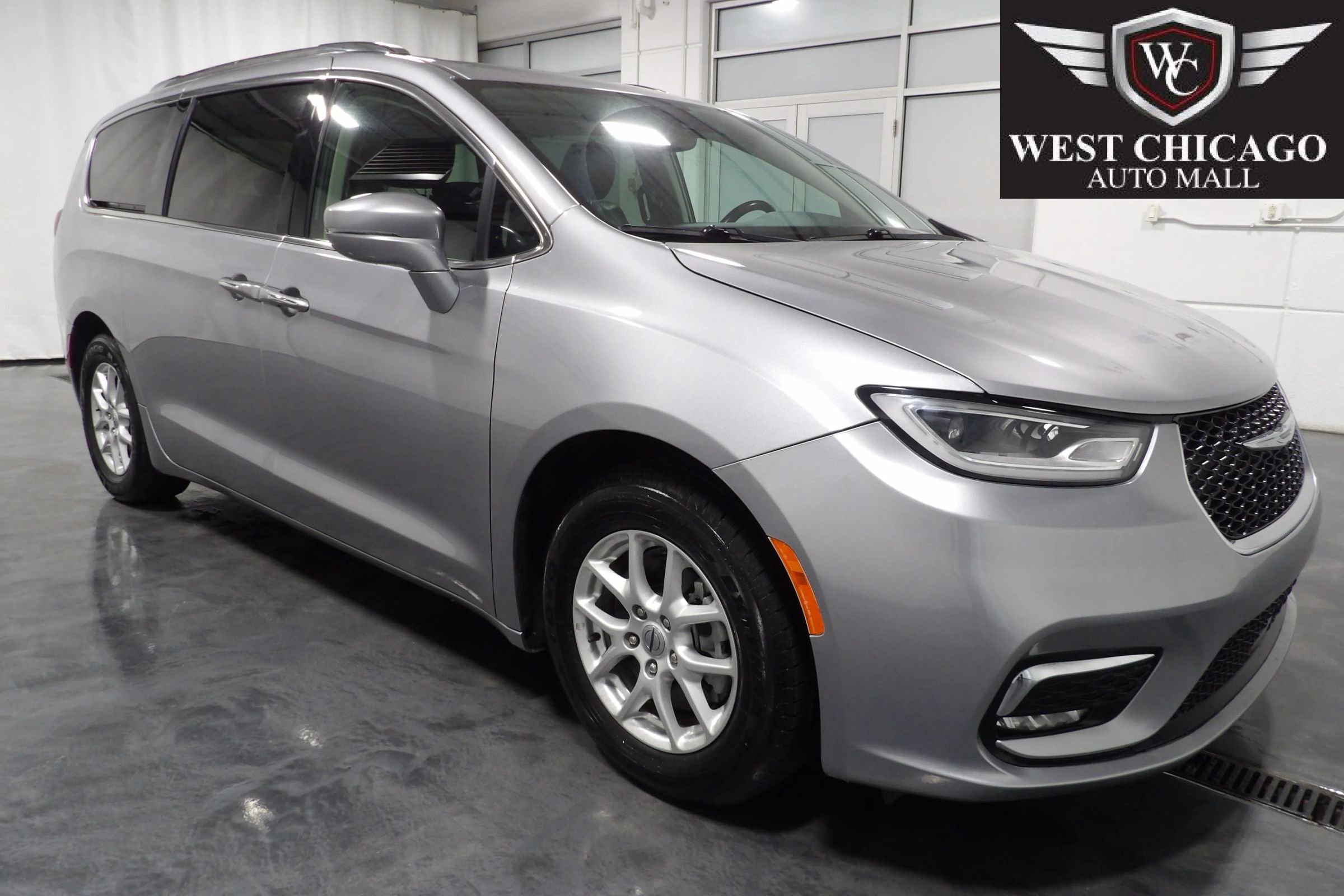 Used 2021 Chrysler Pacifica Touring-L image 1