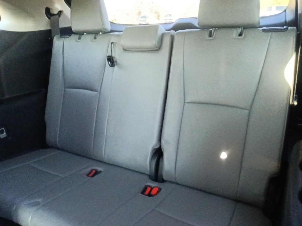 Used 2023 Toyota Highlander Bronze Edition image 28