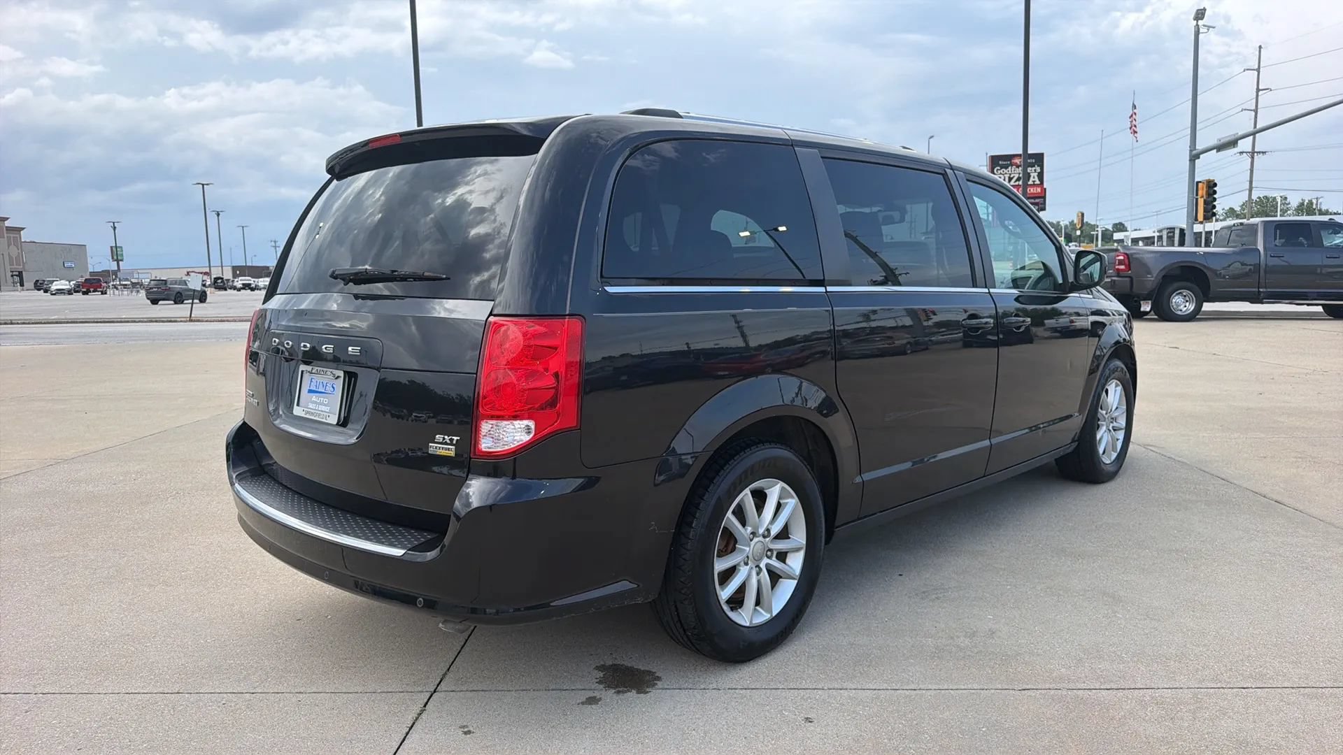 Used 2019 Dodge Grand Caravan SXT w/ Driver Convenience Group FWD image 20