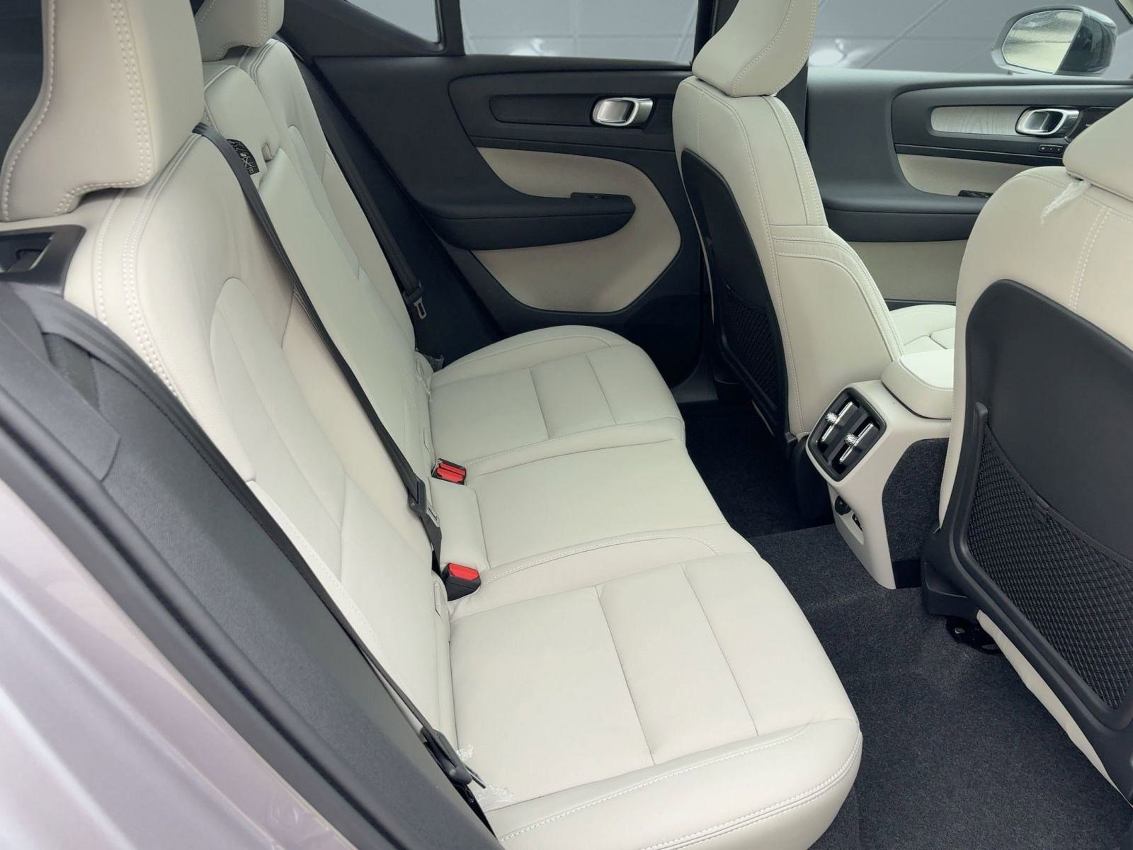 New 2026 Volvo XC40 B5 Ultra w/ Climate Package image 28