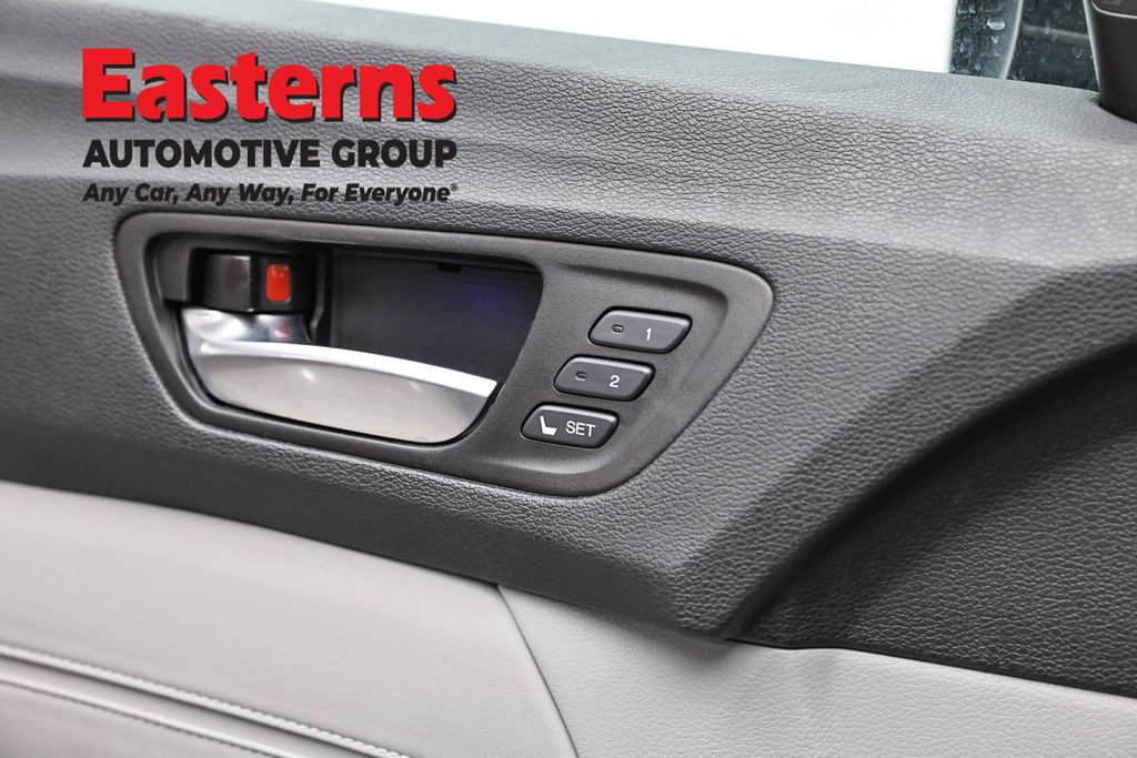 Used 2016 Acura TLX V6 w/ Technology Package FWD image 21