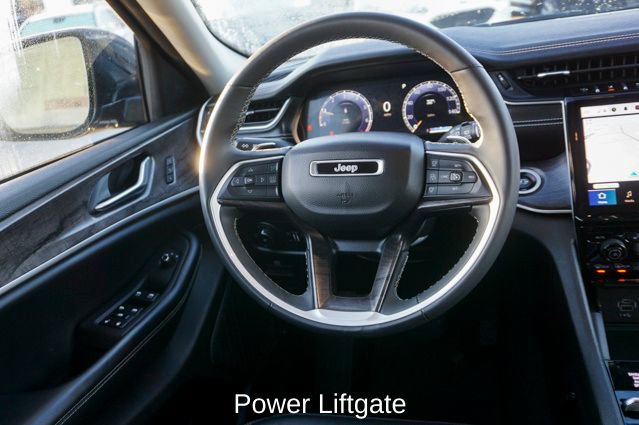 Used 2023 Jeep Grand Cherokee Limited w/ Luxury Tech Group II image 12