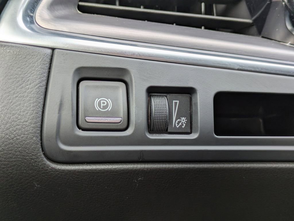 Certified 2025 Cadillac XT5 Luxury image 27