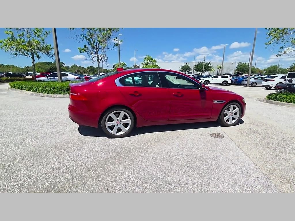 Used 2017 Jaguar XE Premium RWD image 4