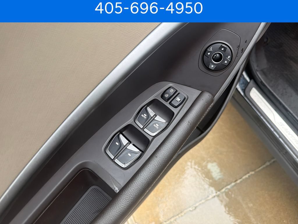 Used 2017 Hyundai Santa Fe FWD image 13