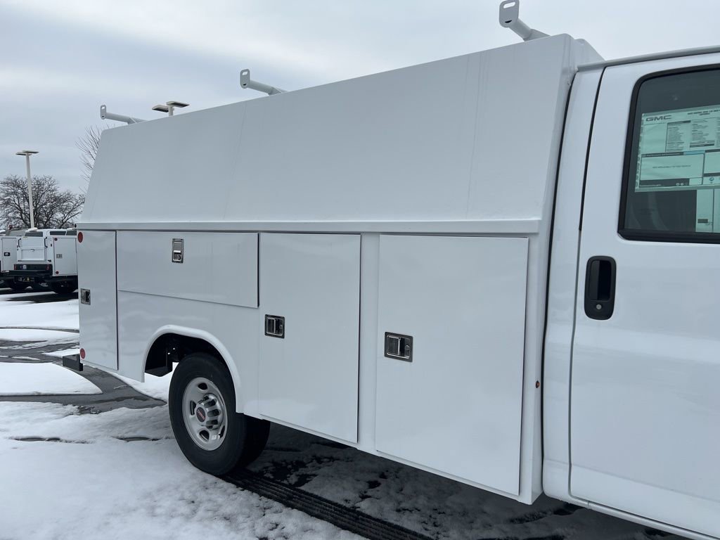 New 2025 GMC Savana 3500 w/ Power Convenience Package RWD image 3