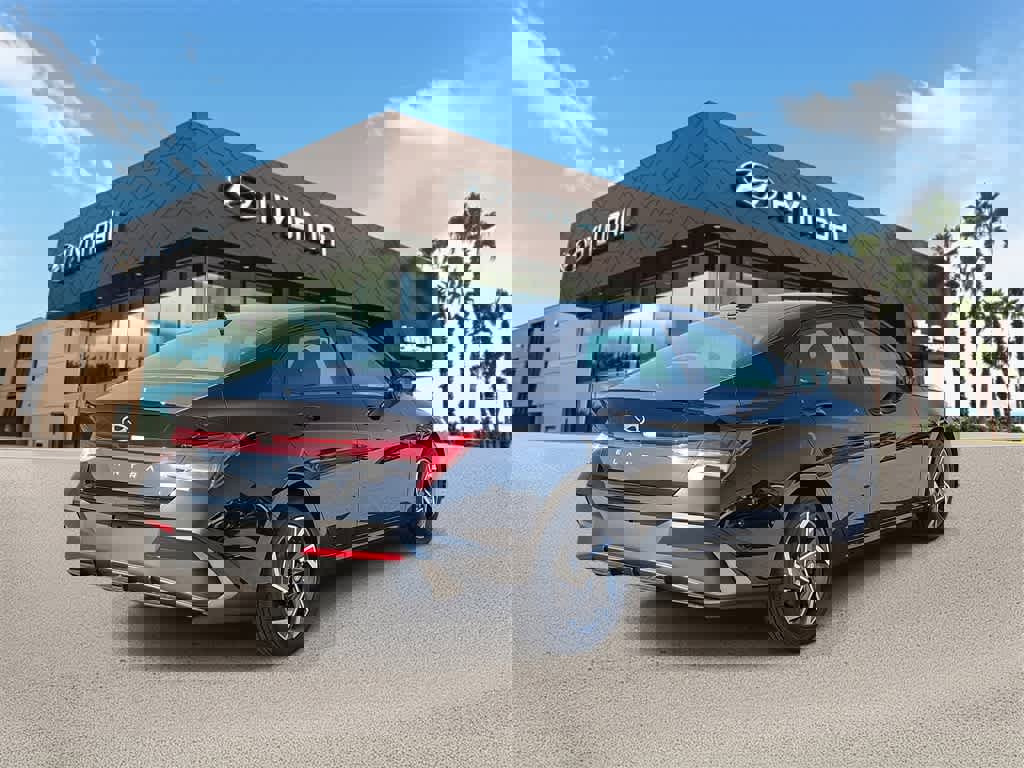 New 2025 Hyundai Elantra SEL image 3