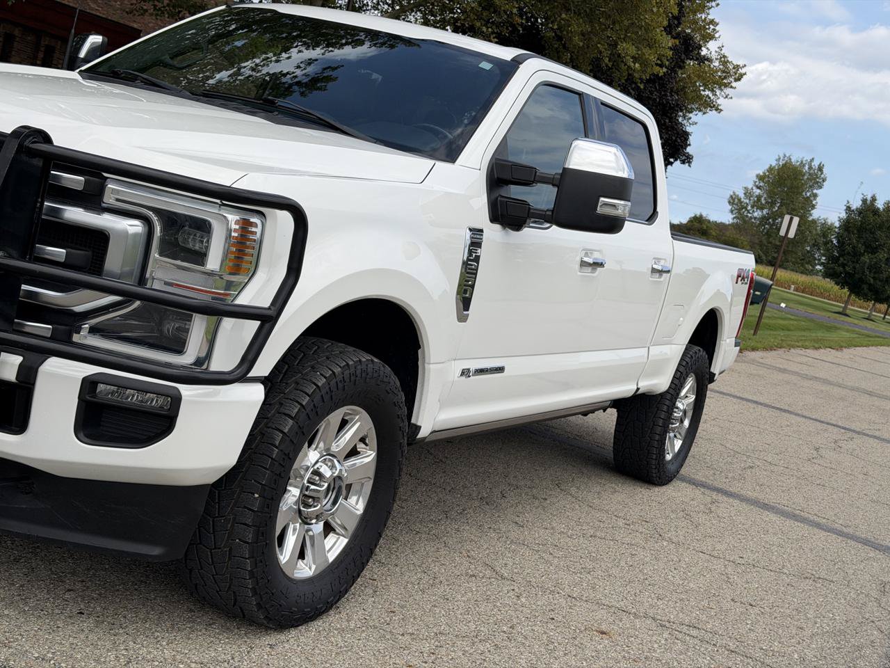 Used 2022 Ford F250 Platinum w/ FX4 Off-Road Package AWD/4WD image 11