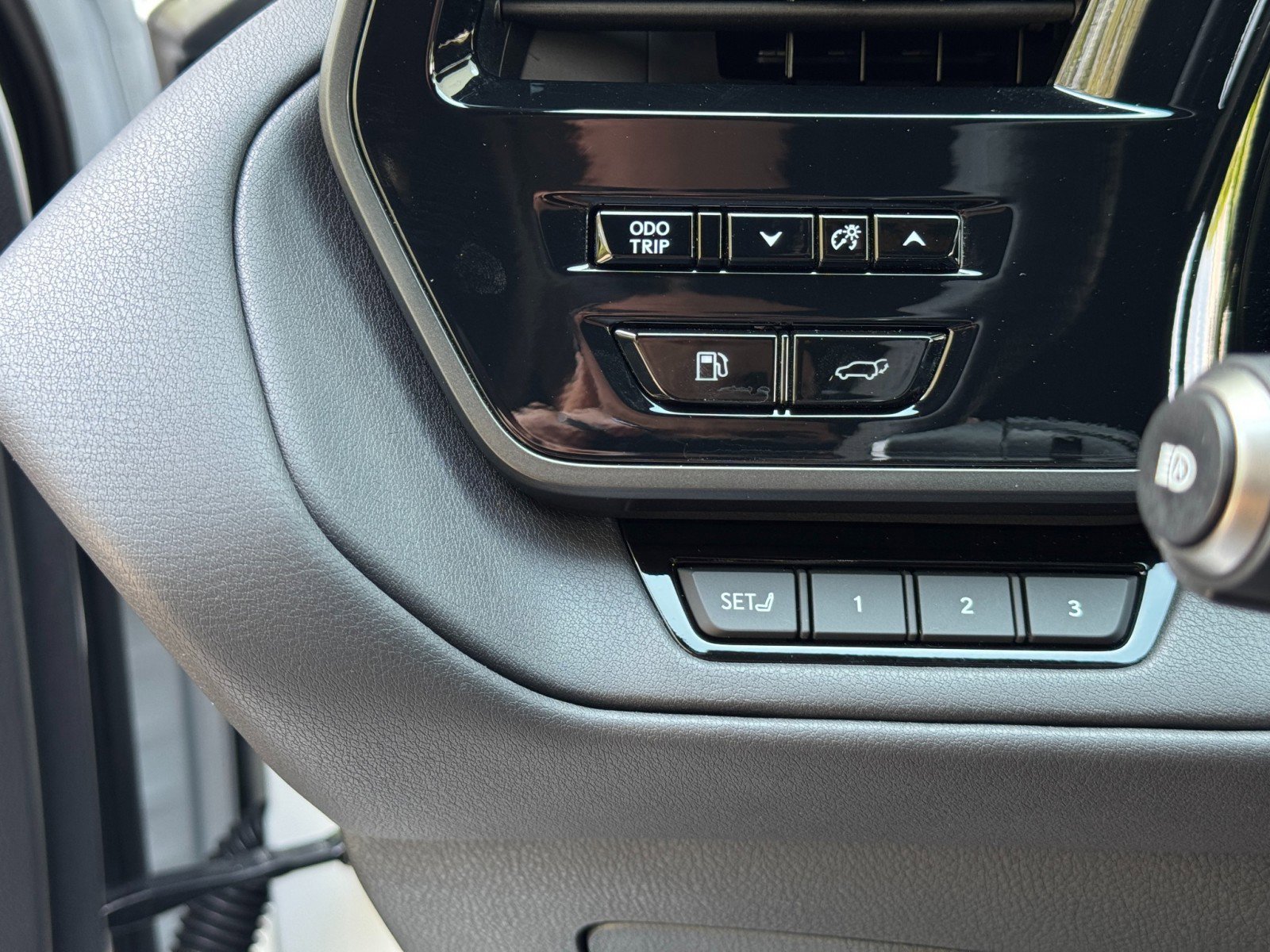 Used 2026 Lexus TX 500h AWD w/ Technology Package image 17