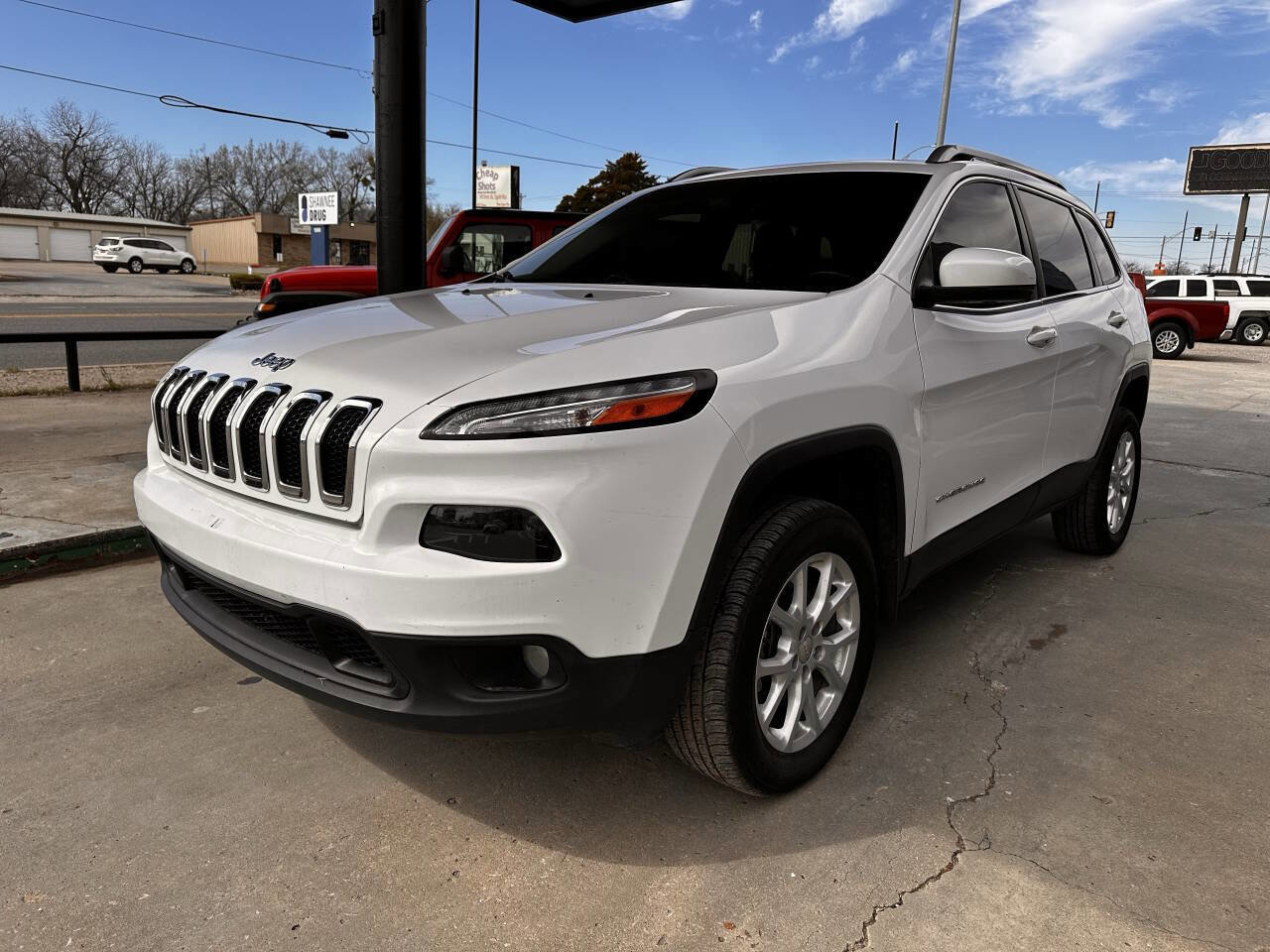 Used 2015 Jeep Cherokee Latitude w/ Comfort/Convenience Group image 4