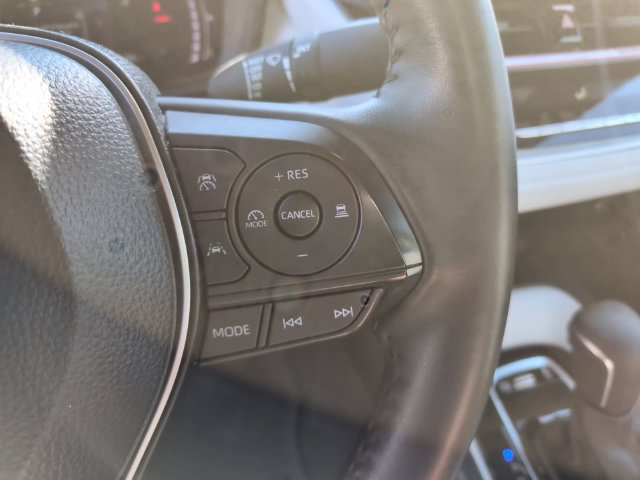 Used 2025 Toyota Corolla SE w/ SE Premium Package FWD image 17