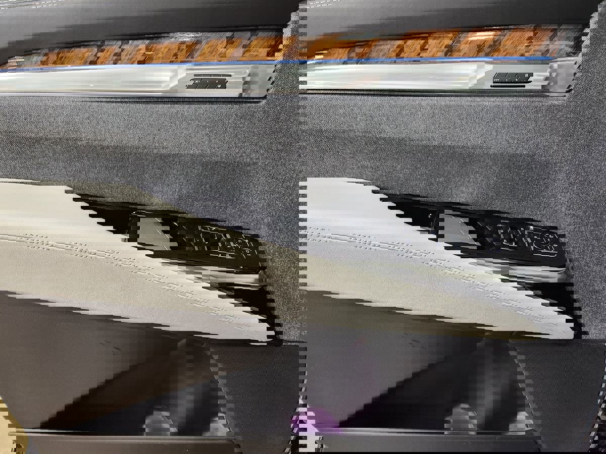 Used 2025 Cadillac Escalade ESV Sport Platinum image 47