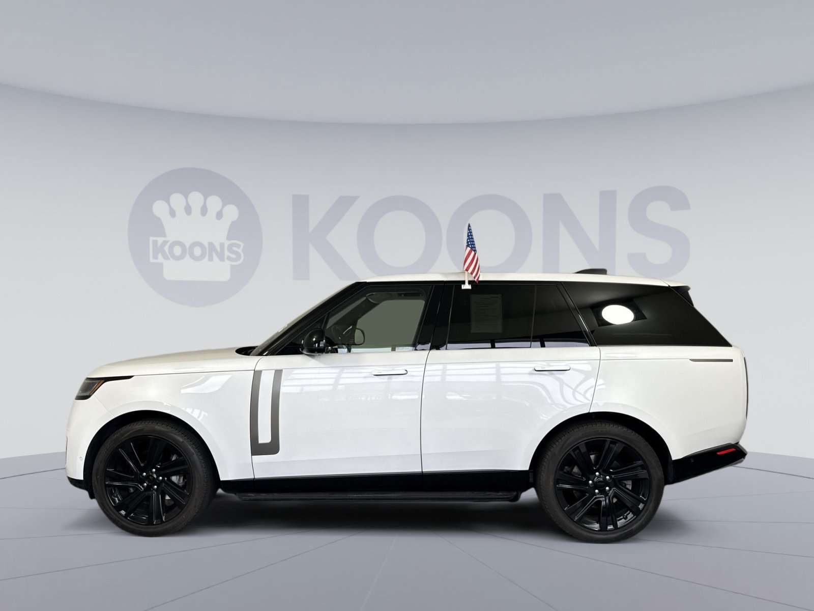 Used 2022 Land Rover Range Rover SE AWD/4WD image 2