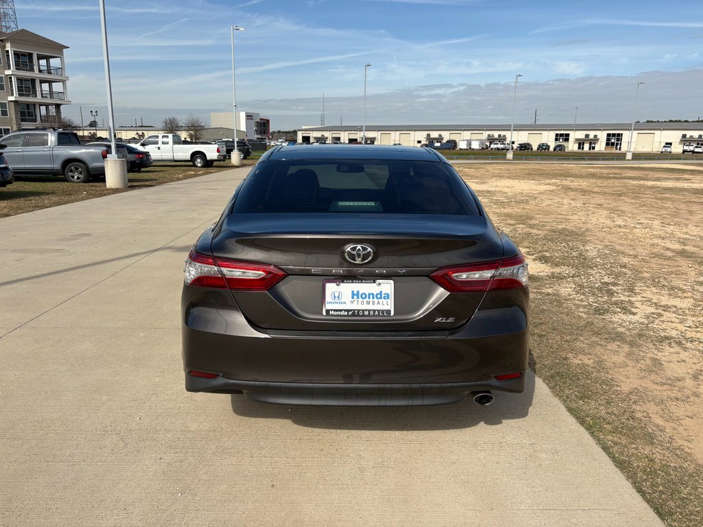 Used 2018 Toyota Camry XLE image 7